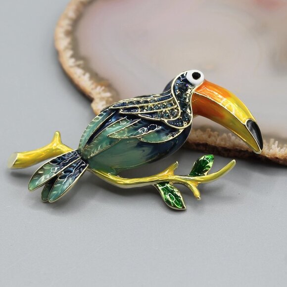 Jewelry pin brooch toucan tropical animal colorful gold tone fashion new - Picture 1 of 12